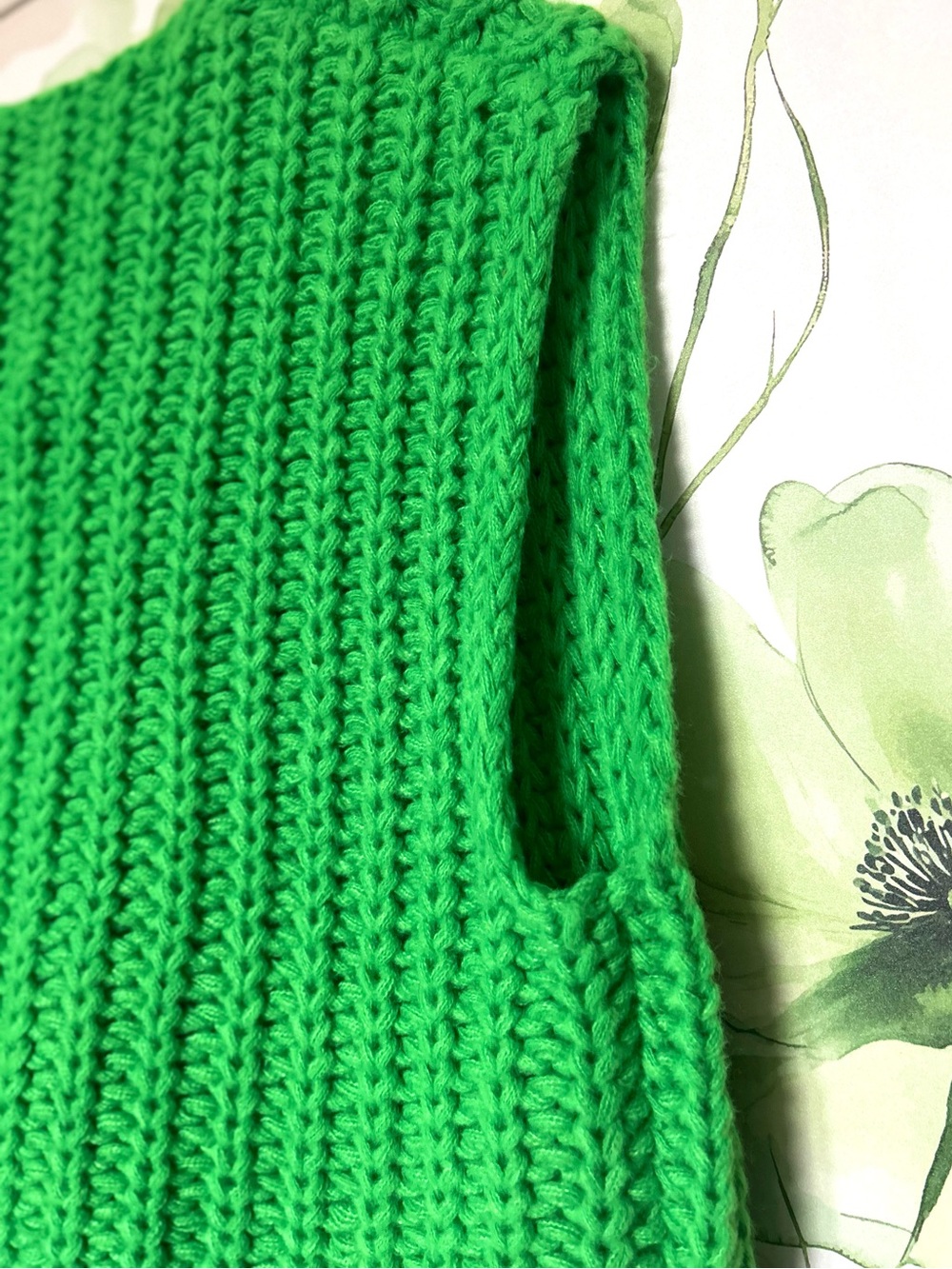 Women's Sleeveless Knitted Vest -Size L - Picture 8 of 10